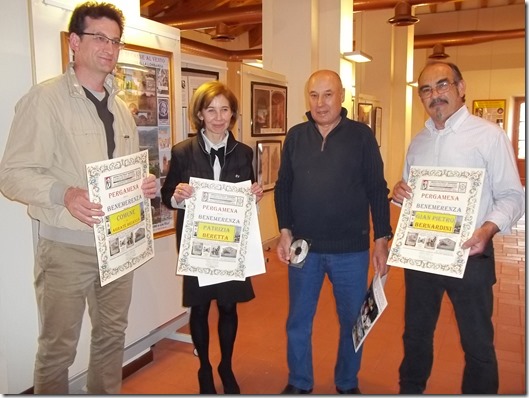 AGRATE MOSTRA X SEBSTIANO SATTA PERGAMENA RICORDO AL COMUNE E ASSESSORI