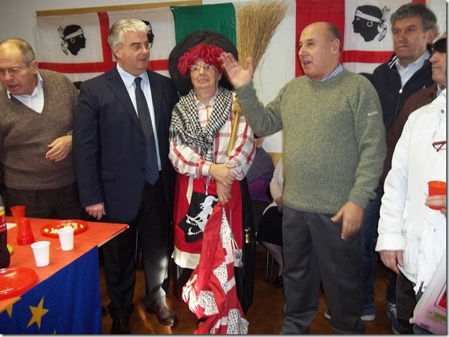 BEFANA 2014 PRES. CARTA CON SINDACO E CLUDIO